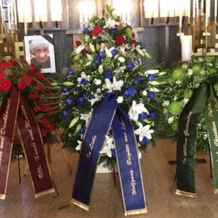 Kränze bei Aufbahrung