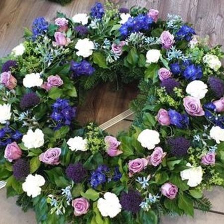 Kranz lila-blau-weiß